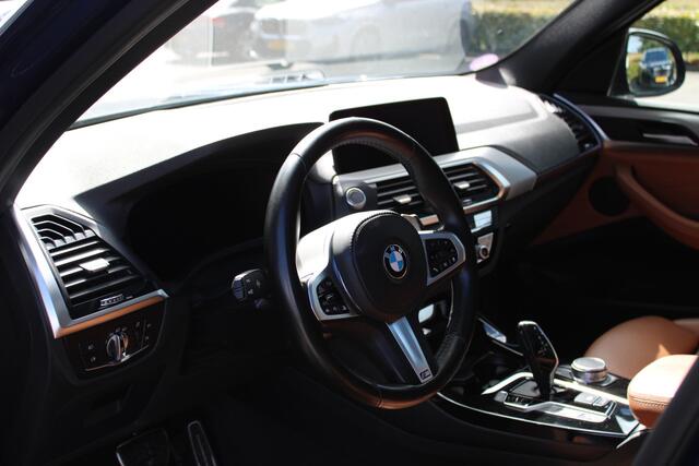 BMW X3 xDrive30e High Executive M Sport Automaat / Panoramadak / Trekhaak / Sportstoelen / Adaptieve LED / Comfort Access / Stoelverwarming / BMW Live Cockpit Professional