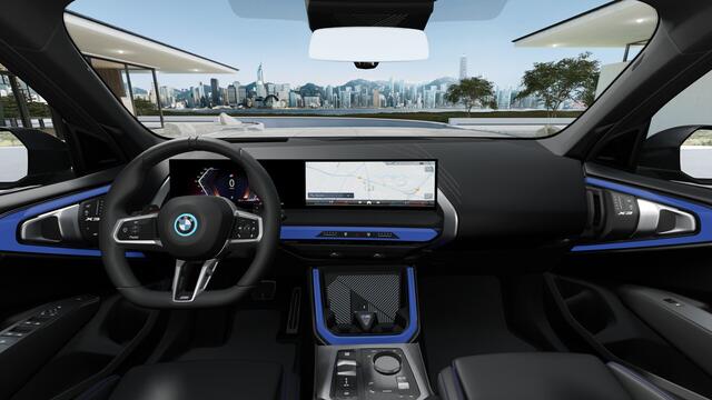 BMW X3 30e xDrive M Sport Automaat / Panoramadak / Trekhaak / Sportstoelen / Parking Assistant Plus / Adaptieve LED / Stuurverwarming