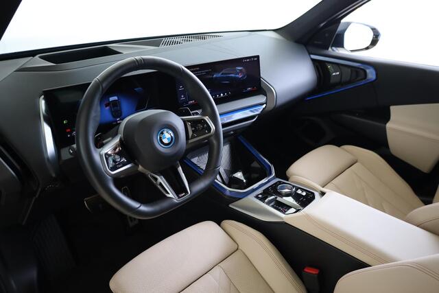 BMW X3 30e xDrive M Sportpakket Pro | Professional Pack | Comfort Pack | Premium Pack | Glazen panoramadak | Driving Assistant Plus | Parking Assistant Plus