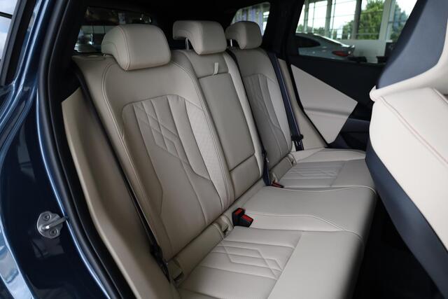 BMW X3 30e xDrive M Sportpakket Pro | Professional Pack | Comfort Pack | Premium Pack | Glazen panoramadak | Driving Assistant Plus | Parking Assistant Plus