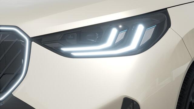 BMW X3 xDrive30e M Sport Automaat / Panoramadak / Trekhaak / Sportstoelen / Stoelventilatie / Parking Assistant Professional / Comfort Access / Adaptieve LED / Harman Kardon