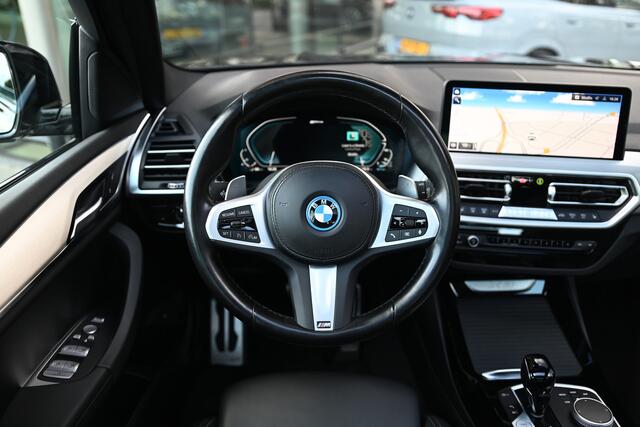 BMW X3 xDrive30e High Executive M Sport Automaat / Panoramadak / Trekhaak / Sportstoelen / Achteruitrijcamera / LED / Stoelverwarming / BMW Live Cockpit Professional