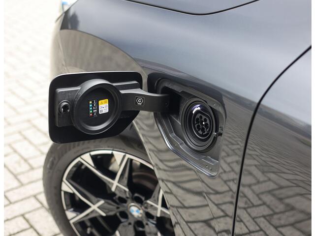 BMW X3 30e xDrive | Pano - HUD - Trekhaak