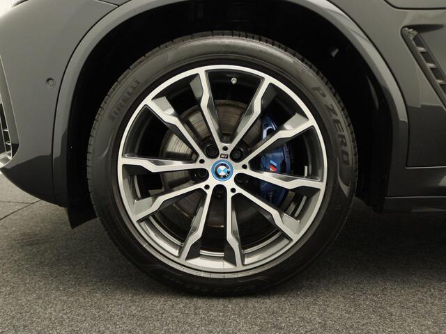 BMW X3 xDrive30e M Sportpakket | Trekhaak | Driving Assistant | Head-Up Display | Harman Kardon | 20"