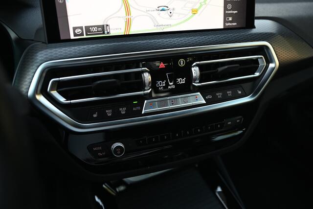 BMW X3 xDrive30e High Executive M Sport Automaat / Sportstoelen / LED / Parking Assistant Plus / Stoelverwarming / Live Cockpit Professional