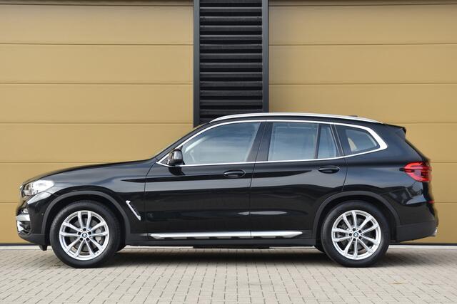 BMW X3 xDrive30i High Executive * Panoramadak * Trekhaak * Sportstoelen * Head-up * Camera *