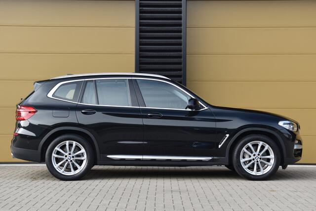 BMW X3 xDrive30i High Executive * Panoramadak * Trekhaak * Sportstoelen * Head-up * Camera *
