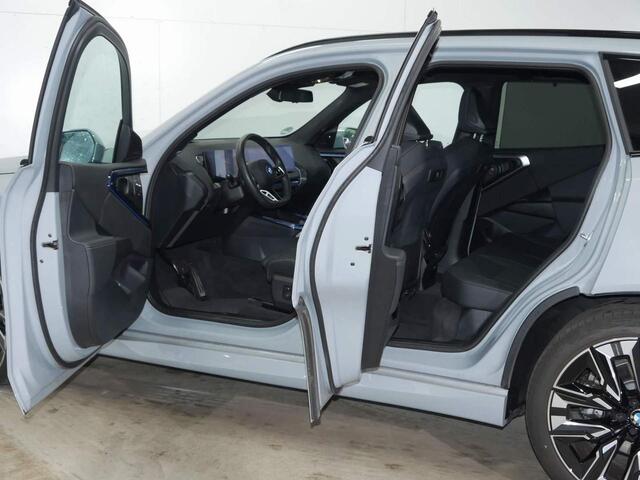 BMW X3 30e xDrive M-Sport | Trekhaak | Panorama | 21" | Harman Kardon | Driving Assistant Plus | Ventilatie