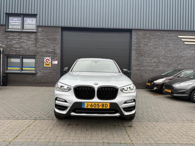 BMW X3 sDrive20i Launch Edition High Executive | 2E EIGENAAR | 12MND GARANTIE | LED | DAB | NAVI | PANO | AUTOMAAT | LEDER | NL AUTO |