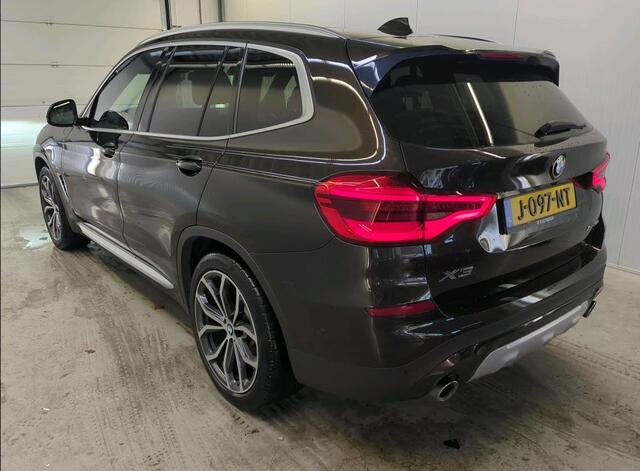BMW X3 xDrive30e eDrive Edition Panoramadak / Trekhaak / Leder-Sport / Pdc+Camera / Stoel-Stuurverwarming / Harman Kardon / NL auto /