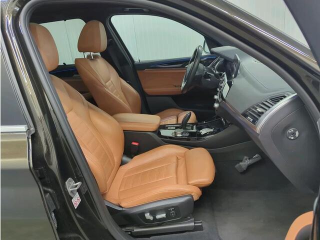 BMW X3 xDrive30e eDrive Edition Panoramadak / Trekhaak / Leder-Sport / Pdc+Camera / Stoel-Stuurverwarming / Harman Kardon / NL auto /