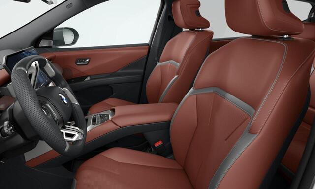 BMW X3 iX3 50e xDrive M Sportpakket | Iconic Glow | Panoramadak | Trekhaak | Innovation Pack