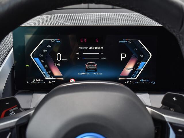 BMW X3 30e xDRIVE | M-SPORT PRO | ADAPTIVE SUSPENSION | PANORAMADAK | DRIVING ASSISTANT PLUS | COMFORT ACCESS | TREKHAAK | ICONIC GLOW | MEMORY SEATS | AMBIANCE INTERIEUR | ADAPTIVE LED | HARMAN/KARDON |