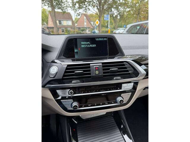 BMW X3 xDrive20i 184 pk High Executive / Facelift/ Head-Up/ Leder/ Sport-Stoelen/ Stoel.Verw/ Camera/ Led-Koplamp/ 18'' LMV