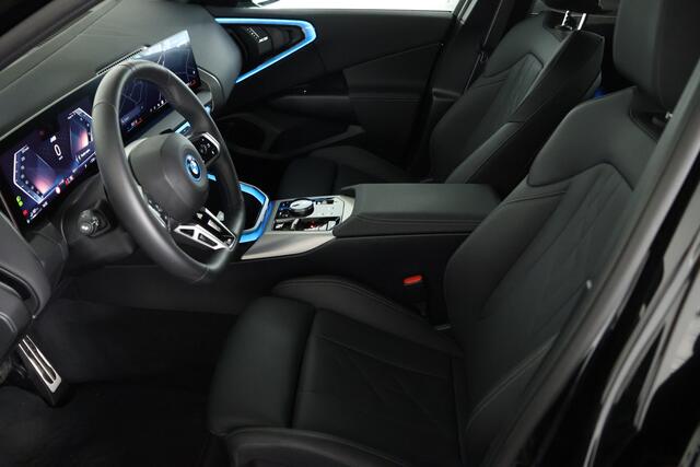 BMW X3 30e xDrive M-Sport / Pano / HUD / Pilot assist / HarmanKardon / Leder / Trekhaak / 360 camera