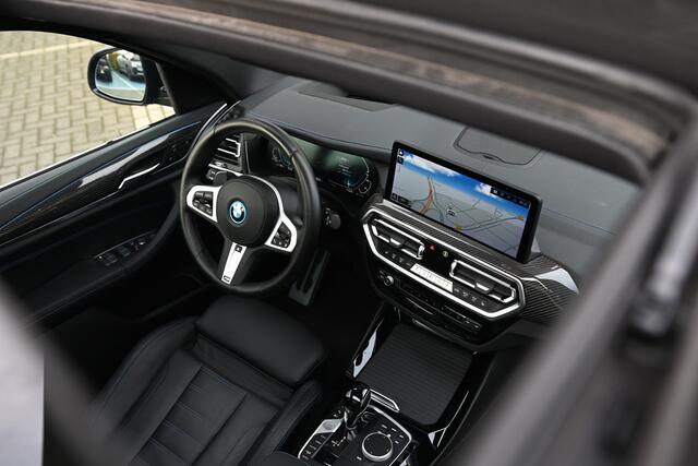 BMW X3 30e xDrive M Sport Automaat / Panoramadak / Trekhaak / Sportstoelen / Laserlight / Comfort Access / Parking Assistant Plus / Head-Up / Live Cockpit Professional