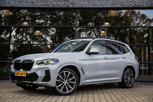 BMW X3 xDrive30e High Executive M-Sport , Brooklyn Grey, Panoramadak, Harman&Kardon, Head-up display,