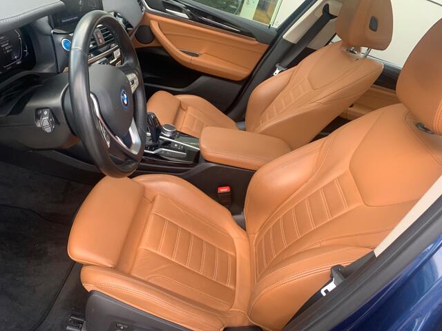 BMW X3 iX3 Executive 80 kWh / Panoramadak / Camera / Head-up / 20'' / Leder / Harman Kardon / Navigatie / Memory seats / Dodehoek / DAB / Stoelverwarming / Cruise Control Adaptief