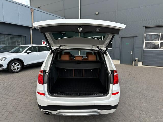 BMW X3 X3-xDrive 2.0i Centennial High-Executive Aut. Leder schuifdak