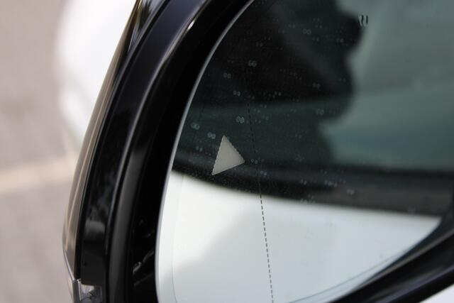 BMW X3 iX3 Executive / Trekhaak / Sportstoelen / Achteruitrijcamera / Adaptieve LED / Live Cockpit Professional / Adaptief onderstel