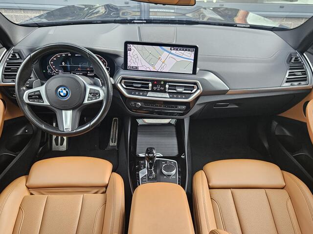 BMW X3 xDrive30e High Executive / Schuif- en Kantel Dak / Lederen Bekleding / Elektrisch Verstelbare Stoelen met Geheugen / Stoelverwarming / Apple Carplay & Android Auto (draadloos) / Elektrische Achterklep / Achteruitrijcamera /