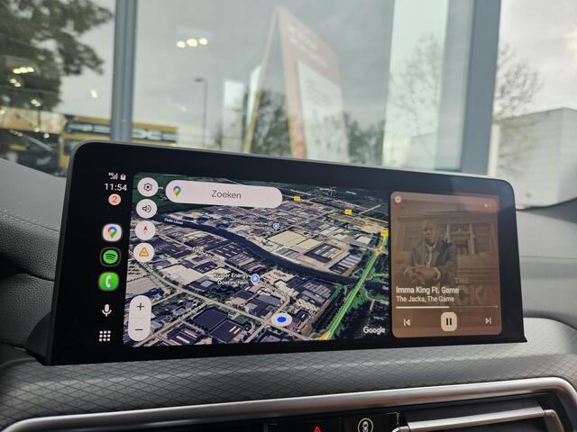 BMW X3 xDrive30e High Executive / Schuif- en Kantel Dak / Lederen Bekleding / Elektrisch Verstelbare Stoelen met Geheugen / Stoelverwarming / Apple Carplay & Android Auto (draadloos) / Elektrische Achterklep / Achteruitrijcamera /