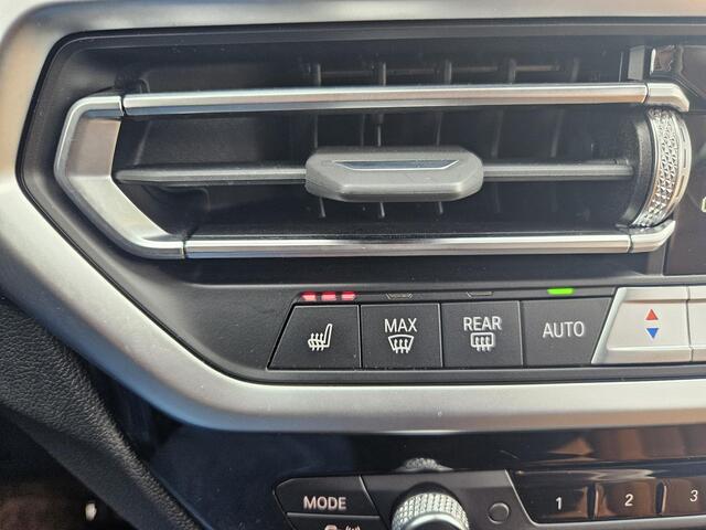 BMW X3 xDrive30e High Executive / Schuif- en Kantel Dak / Lederen Bekleding / Elektrisch Verstelbare Stoelen met Geheugen / Stoelverwarming / Apple Carplay & Android Auto (draadloos) / Elektrische Achterklep / Achteruitrijcamera /