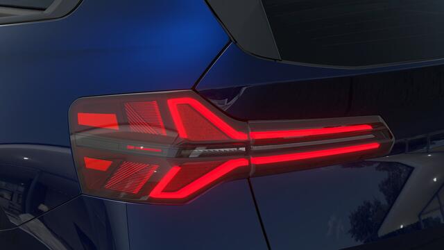 BMW X3 30e xDrive M Sport Automaat / Panoramadak / Trekhaak / Sportstoelen / Stoelventilatie / M Sportonderstel / Adaptieve LED / Parking Assistant Plus / Harman Kardon