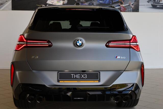 BMW X3 M50 M Sportpakket Pro | Panoramadak | Head-Up | Iconic Glow | Harman Kardon | Professional Pack | Comfort Pack | Adaptief Onderstel | Trekhaak | Adaptieve LED