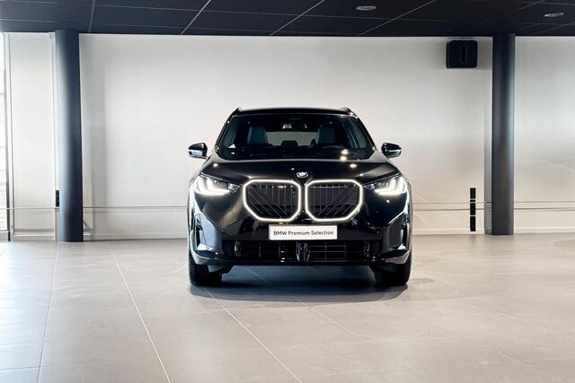 BMW X3 30e xDrive | M Sport Pro | Harman Kardon | Glazen Panoramadak | Iconic Glow | Trekhaak |