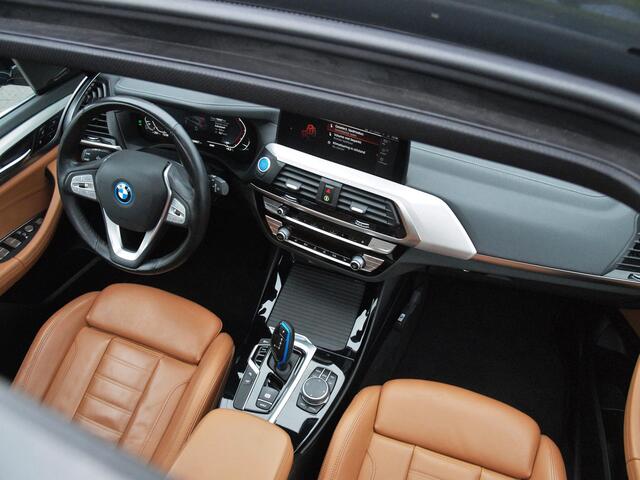 BMW X3 iX3 High Executive 80 kWh | Panoramadak | 360 Camera | Trekhaak | Sfeerverlichting | Head-Up Display | Harman Kardon |