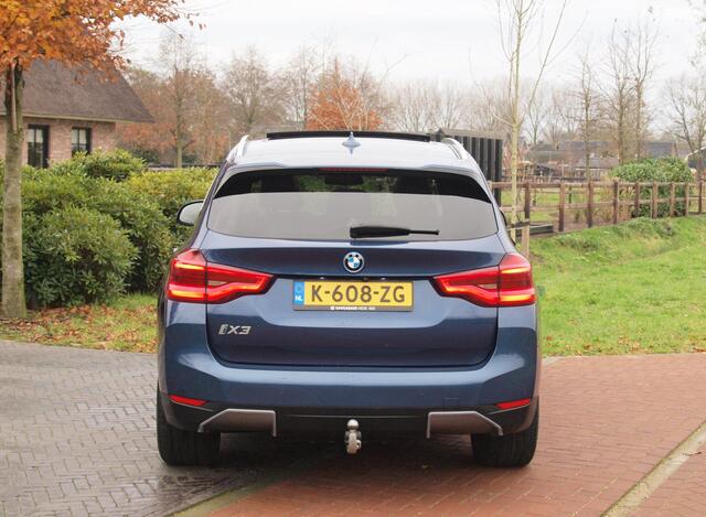 BMW X3 iX3 High Executive 80 kWh | Panoramadak | 360 Camera | Trekhaak | Sfeerverlichting | Head-Up Display | Harman Kardon |