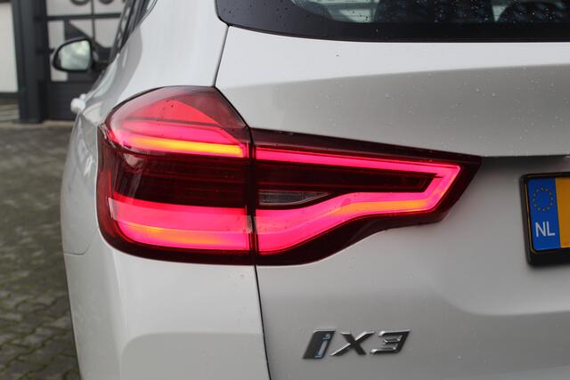 BMW X3 iX3 Executive 80 kWh | Incl. 12 maanden garantie | Panorama dak | Stoelverwarming | Navigatie | Cruise control | Climate control | DAB | Apple carplay/Andorid auto | Lichtmetalen velgen | Parkeersensoren | Achteruitrijcamera | Dodehoek detectie
