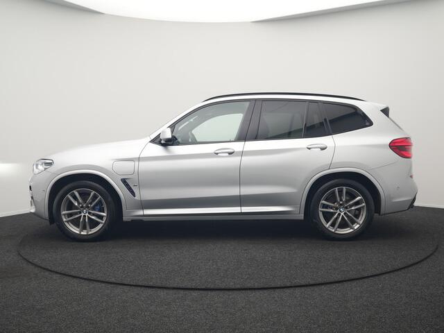 BMW X3 xDrive30e M Sport Plug In Hybrid 293pk Dealer O.H. PHEV | Trekhaak Af Fabriek | Head Up | Sportstoelen Verwarmd | Apple Carplay | Keyless | Blis | Sfeerverlichting | Virtual | Navigatie | DAB |