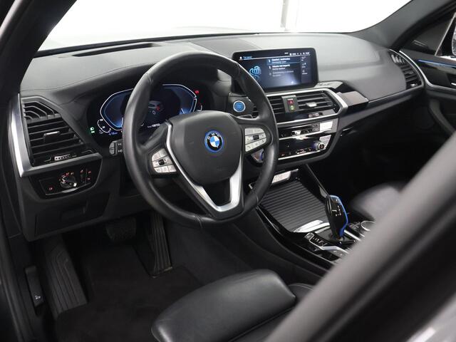 BMW X3 iX3 High Executive 80 kWh | M-Pakket | SOH 95% | Panoramadak | Adaptieve Cruise Control | Ele. verstelbare stoelen + geheugen | Sportstoelen | 360 Camera | Apple CarPlay/Android Auto | Trekhaak El. uitklapbaar | HUD |