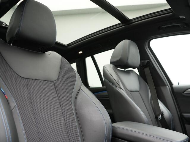 BMW X3 xDrive30e M Sport Plug In Hybrid 293pk Dealer O.H. PHEV | Panodak | Head Up | Camera | Lederen Sportstoelen Verwarmd | Sfeerverlichting | Keyless | Blis | Virtual | Navigatie | DAB |