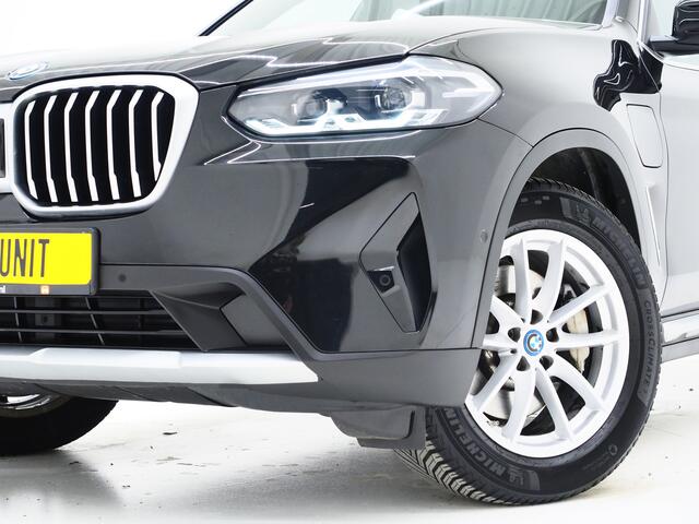 BMW X3 xDrive30e LCI 292PK | Leder | Sportstoelen | Zwarte Hemel | Camera | DAB | Carplay