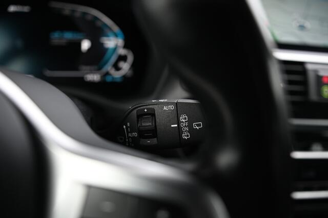 BMW X3 xDrive30e High Executive xLine Automaat / Trekhaak / Sportstoelen / Adaptieve LED / Achteruitrijcamera / Live Cockpit Professional / Stoelverwarming