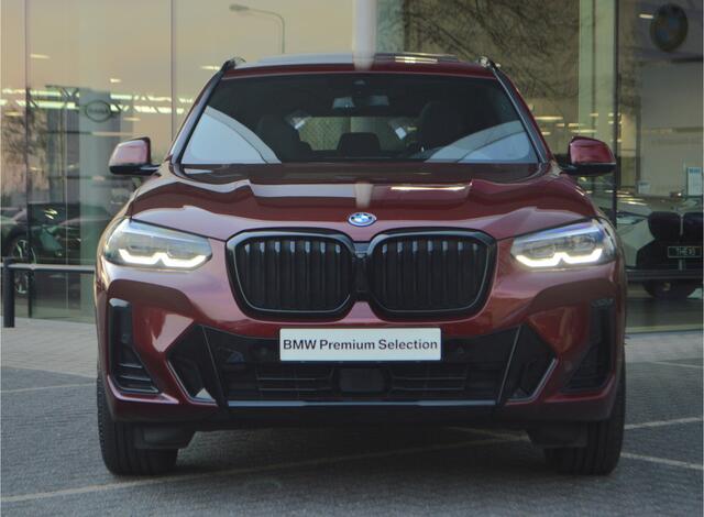 BMW X3 xDrive30e M Sport Automaat / Panoramadak / Trekhaak / Sportstoelen / Head-Up / Achteruitrijcamera / Active Cruise Control / Comfort Access