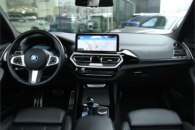 BMW X3 iX3 Executive / Sportstoelen / Achteruitrijcamera / Adaptief onderstel / Adaptieve LED / Driving Assistant Professional / Stoelverwarming / Live Cockpit Professional