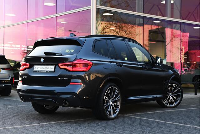 BMW X3 xDrive30e High Executive M Sport Automaat / Panoramadak / Sportstoelen / Comfort Access / LED / Parking Assistant Plus / Head-Up / Stoelverwarming / Live Cockpit Professional