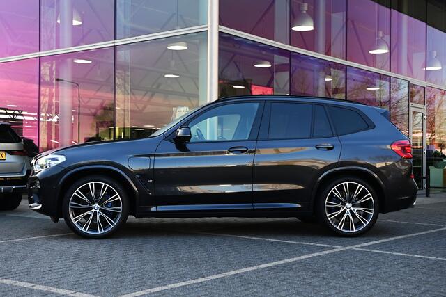 BMW X3 xDrive30e High Executive M Sport Automaat / Panoramadak / Sportstoelen / Comfort Access / LED / Parking Assistant Plus / Head-Up / Stoelverwarming / Live Cockpit Professional