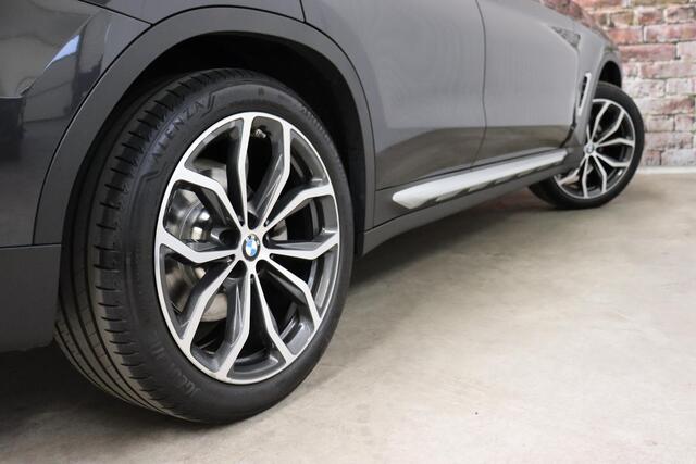 BMW X3 xDrive20i High Executive xLine Automaat / Live Cockpit Professional / Panoramadak / Wegklapbare Trekhaak / Sportstoelen Elektrisch Verstelbaar / Adaptieve LED-koplamp / Driving Assistant / Head-Up Display / 20 Inch / Stoelverwarming / Hifi / Chrome Line /