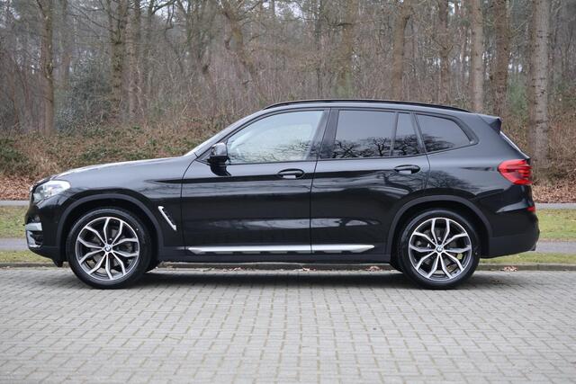 BMW X3 xDrive20i X-Line | 20" | HUD | Trekhaak | Keyless | LED | Hifi | Alarm kl.3 | Sportstoelen | Stoelverwarming | Live Cockpit Pro | Etc.