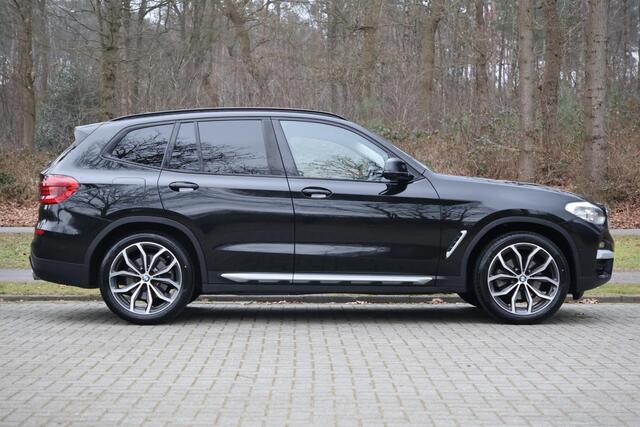 BMW X3 xDrive20i X-Line | 20" | HUD | Trekhaak | Keyless | LED | Hifi | Alarm kl.3 | Sportstoelen | Stoelverwarming | Live Cockpit Pro | Etc.