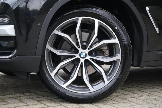 BMW X3 xDrive20i X-Line | 20" | HUD | Trekhaak | Keyless | LED | Hifi | Alarm kl.3 | Sportstoelen | Stoelverwarming | Live Cockpit Pro | Etc.