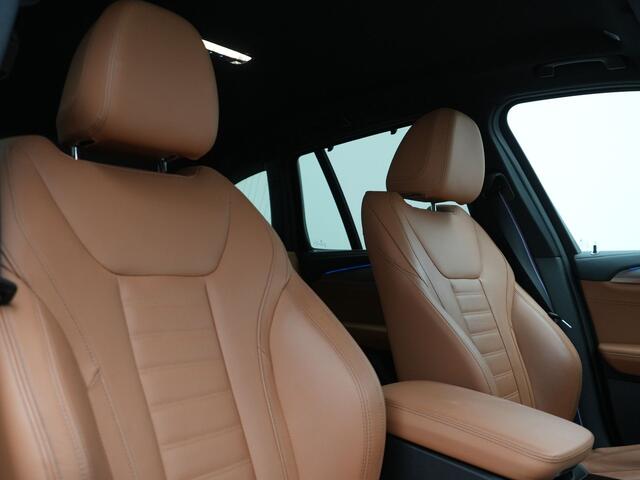 BMW X3 xDrive30e M Sport Plug In Hybrid 293pk Dealer O.H. PHEV | Trekhaak Af Fabriek | Head Up | 360 Camera | Adaptief Onderstel | Lederen Sportstoelen & Stuur Verwarmd | Sfeerverlichting | Keyless | Blis | Navigatie | DAB | Virtual |