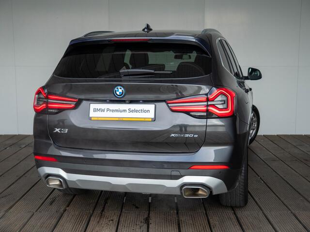 BMW X3 xDrive30e | High Executive | Comfort Access | Achteruitrijcamera | Panoramadak | Stoelverwarming | Head-Up Display | 19''