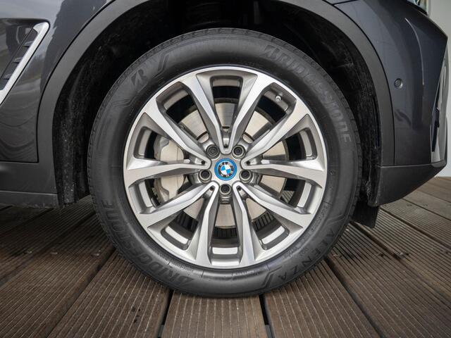 BMW X3 xDrive30e | High Executive | Comfort Access | Achteruitrijcamera | Panoramadak | Stoelverwarming | Head-Up Display | 19''