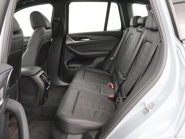 BMW X3 xDrive30e M Sport | Panoramadak | Head-Up | Stoelverwarming | Trekhaak | 360 Camera | Leder | Sportstoelen | Carplay | Sfeerverlichting | Laserlicht | Live Cockpit | Navigatie | PHEV | Plug In